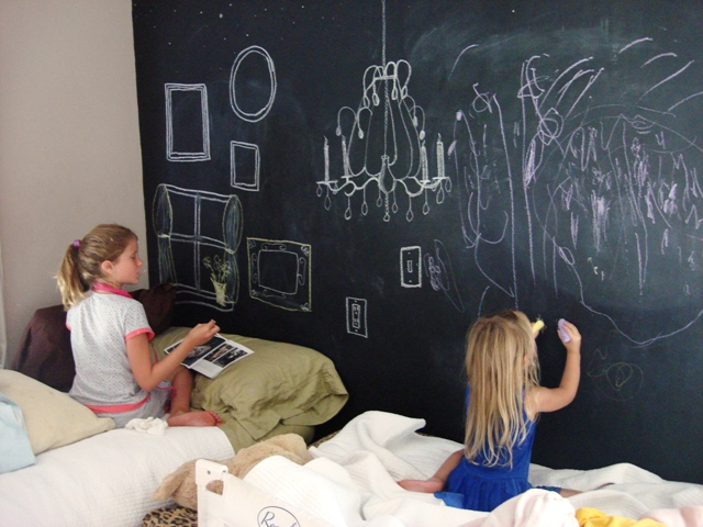 chalkboard paint in kids bedroom | Pick Me Yard